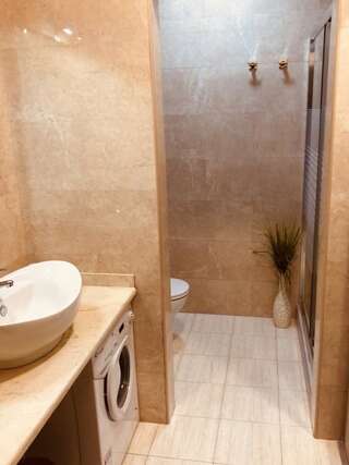 Апартаменты Apartments Sunny Marina Добра-Вода Трехместный номер с балконом-3